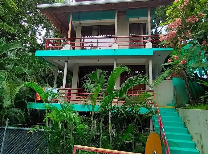 Chicama : Burnt Toast Surfcamp Appartement *